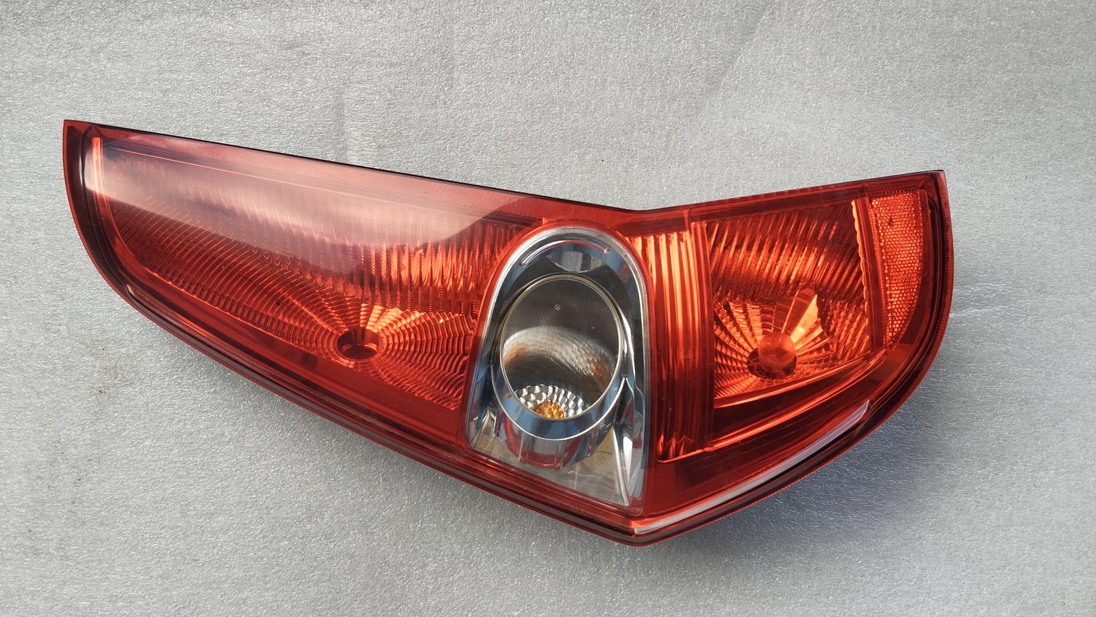 Suzuki Splash bal hátsó lámpa 35670-51K00
