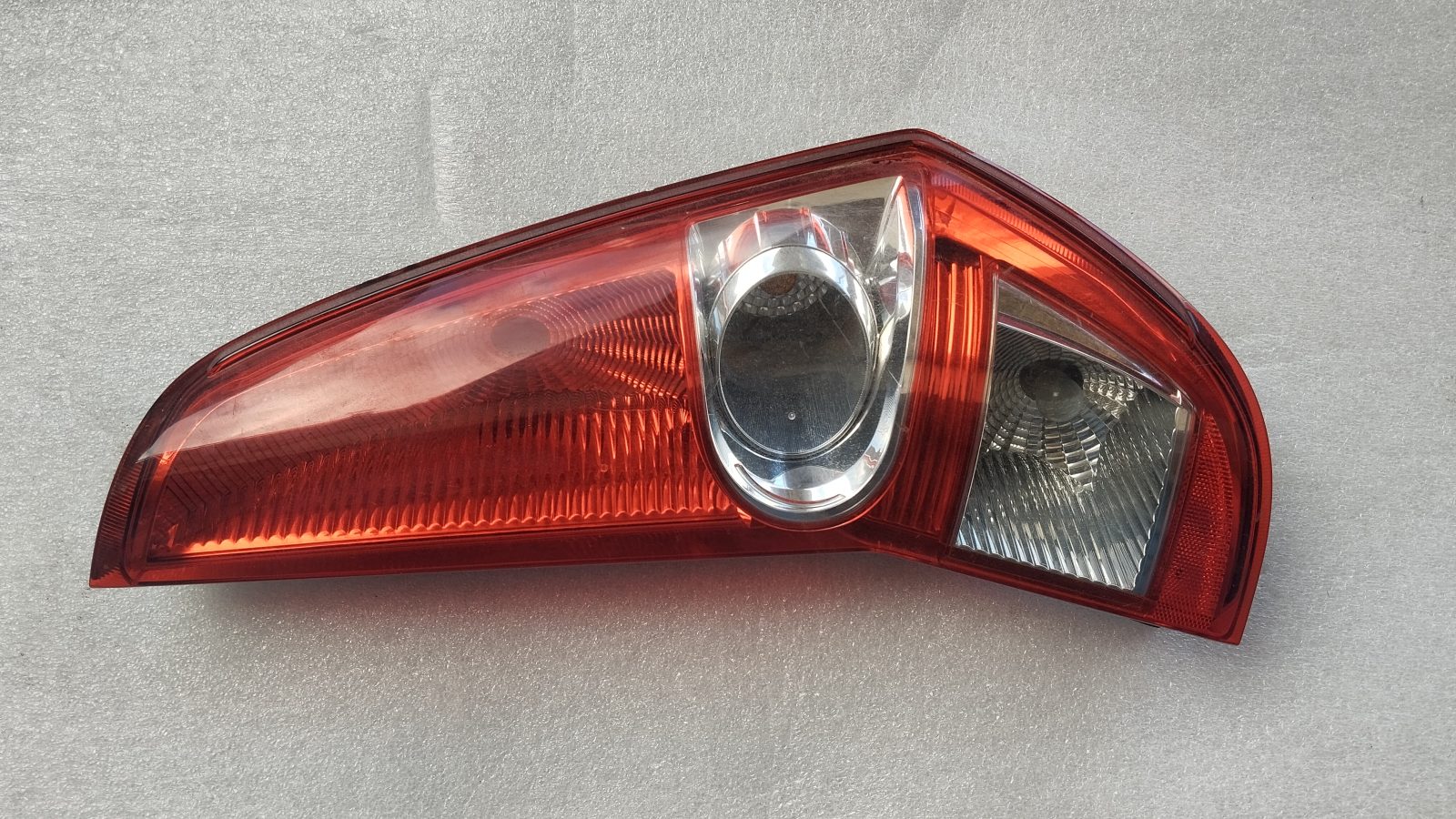 Suzuki Splash jobb hátsó lámpa 35650-51K00
