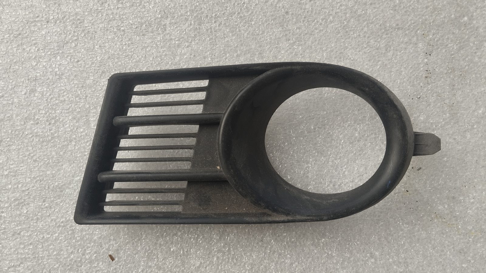 Suzuki Swift 2005-2008 bal ködlámpa keret