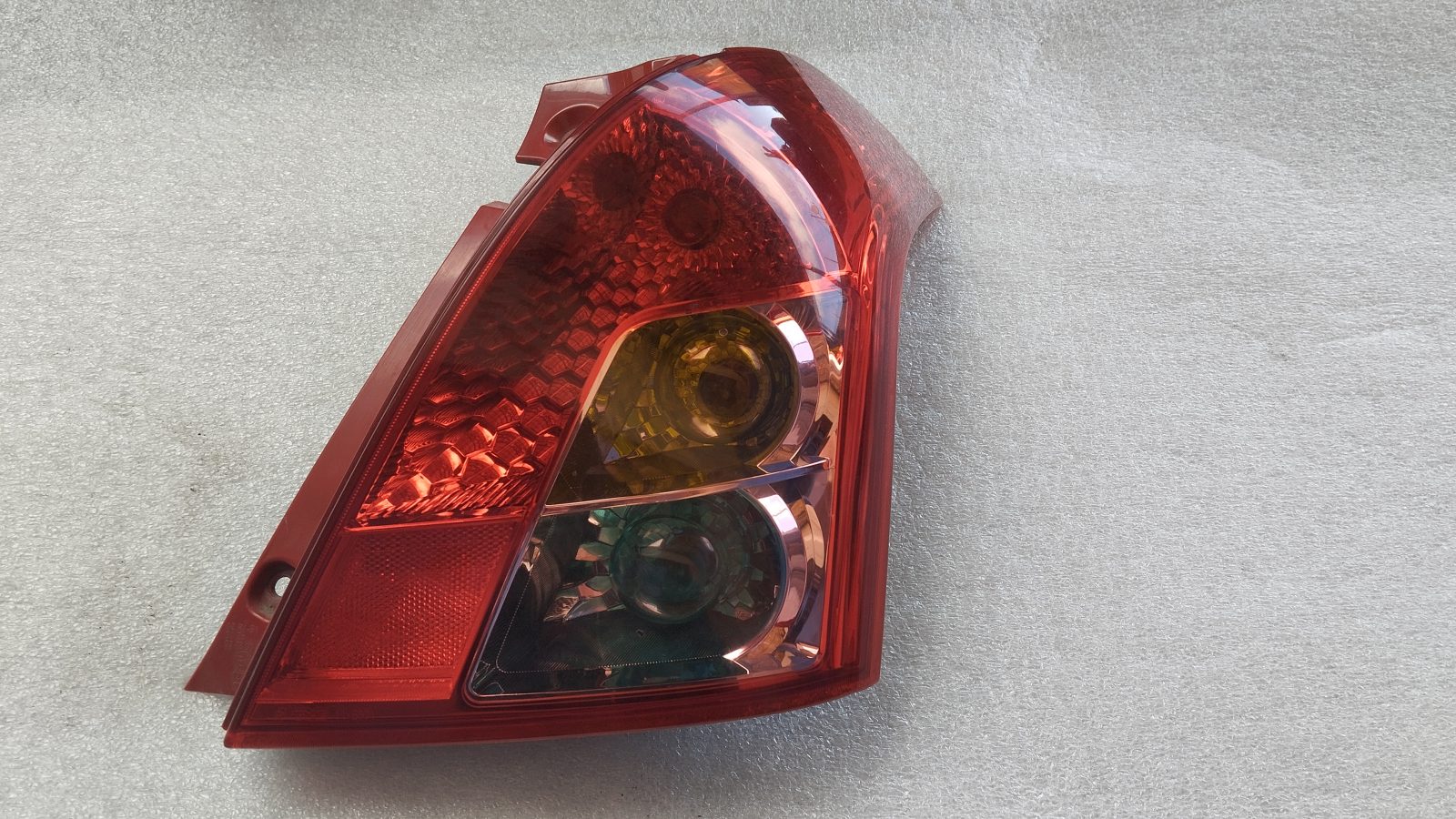 Suzuki Swift 2008-2010 jobb hátsó lámpa