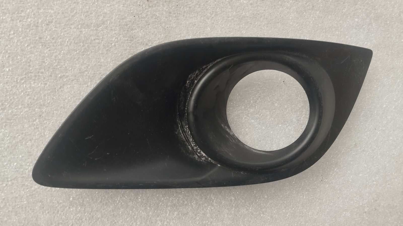 Suzuki Swift 2010-2016 bal ködlámpa keret 71761-68L1