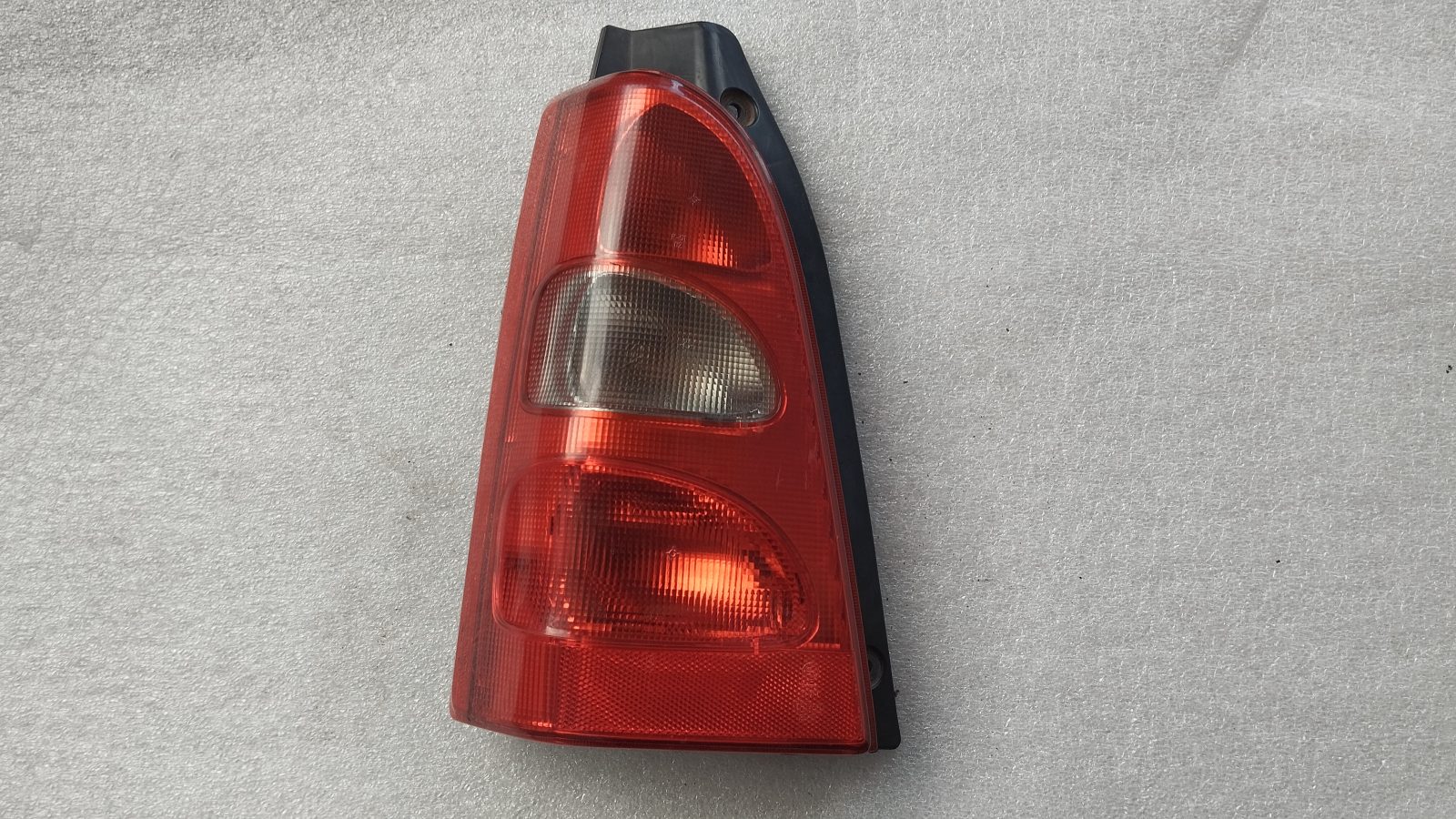 Suzuki Wagon R jobb hátsó lámpa