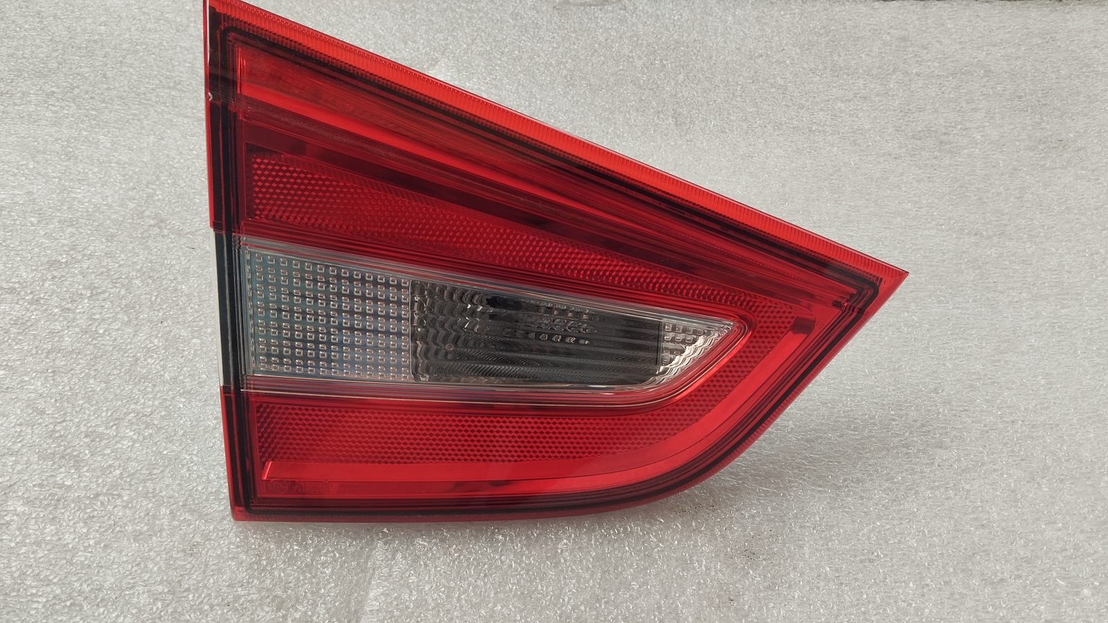 Suzuki S-cross bal hátsó (belső) lámpa