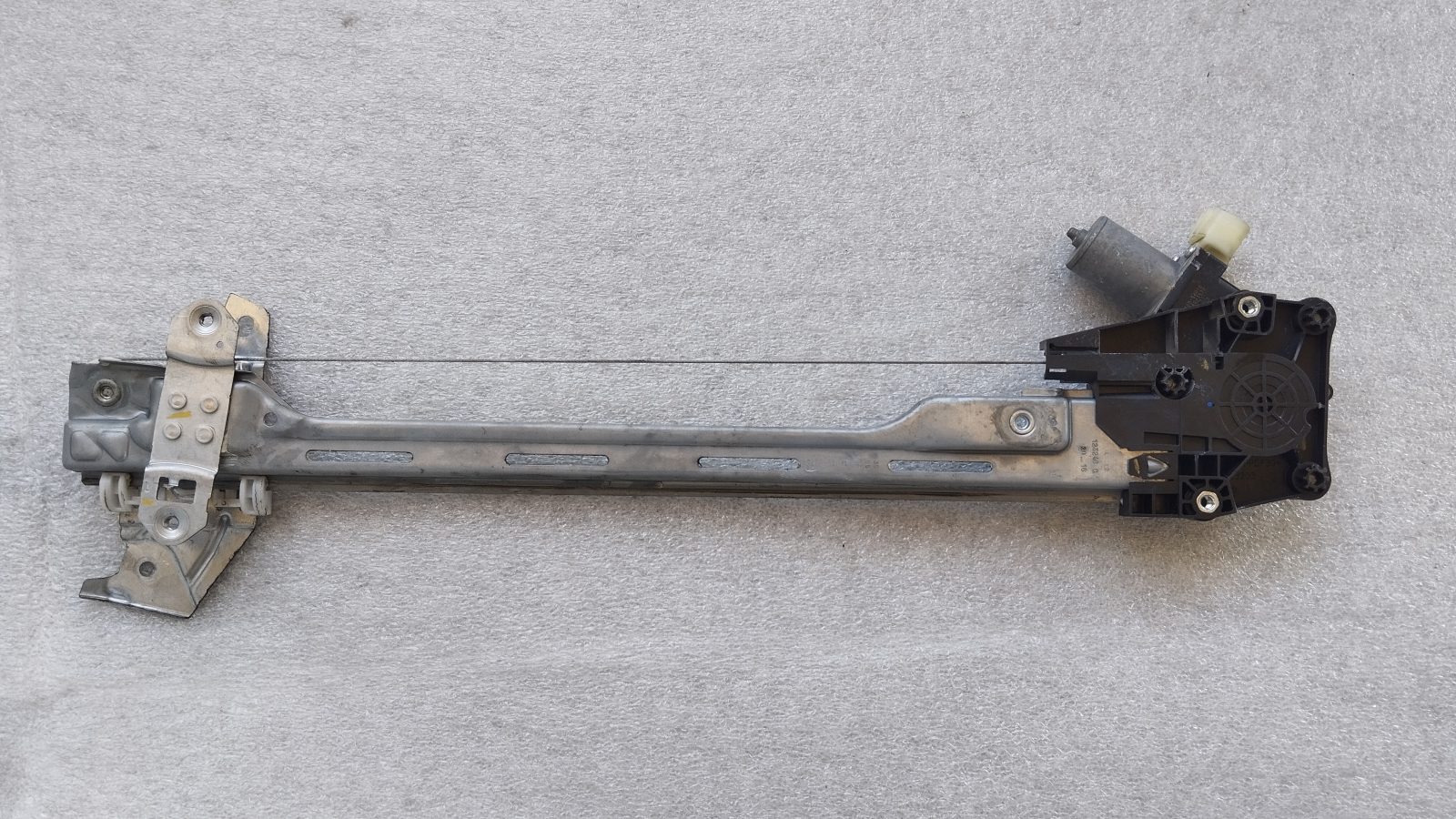 Suzuki Vitara bal első ablakemelő / 83402-54P12